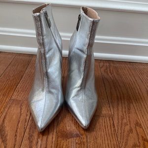SILVER BOOTIES